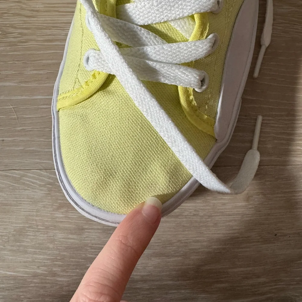 Unisex Nike SB Blazer Court Low Light Citron Sneakers - Sz 7 Men or Sz 8.5 Women